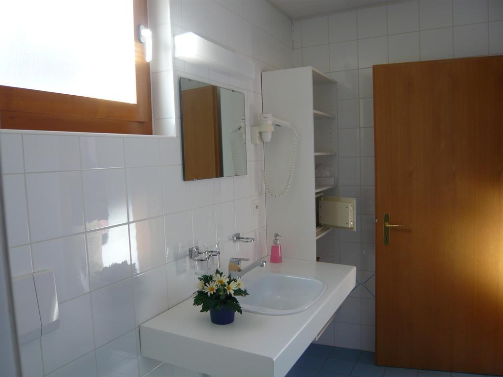 Motel Des Sports Martigny Kamer foto